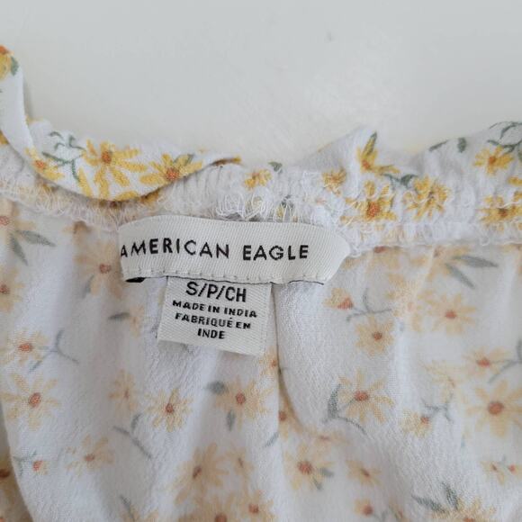 American Eagle White Floral Smocked Crop Tank Top Size S - Picture 6 of 6
